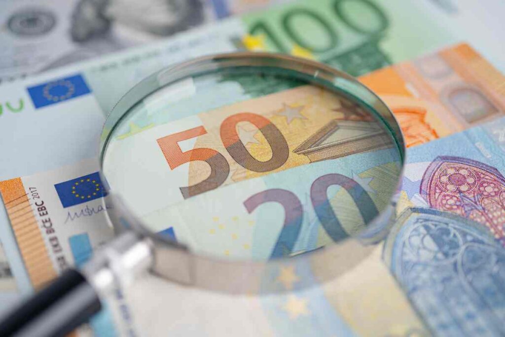 Addio Italia, qui gli stipendi partono da 3.000€ al mese: a un’ora da casa