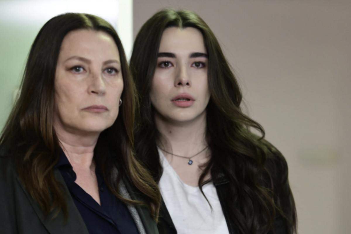 Interessante notare come il nome del protagonista maschile, Ümit, richiami un personaggio ben noto nel panorama sportivo turco: Ümit Davala