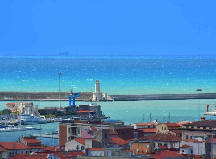 Non serve andare al Sud: c’è una spiaggia da favola vicino Livorno