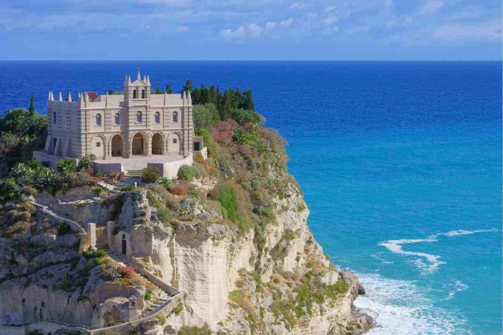 Natura, mare cristallino e storia: le spiagge in cui perdersi almeno una volta nella vita, tutti i dettagli